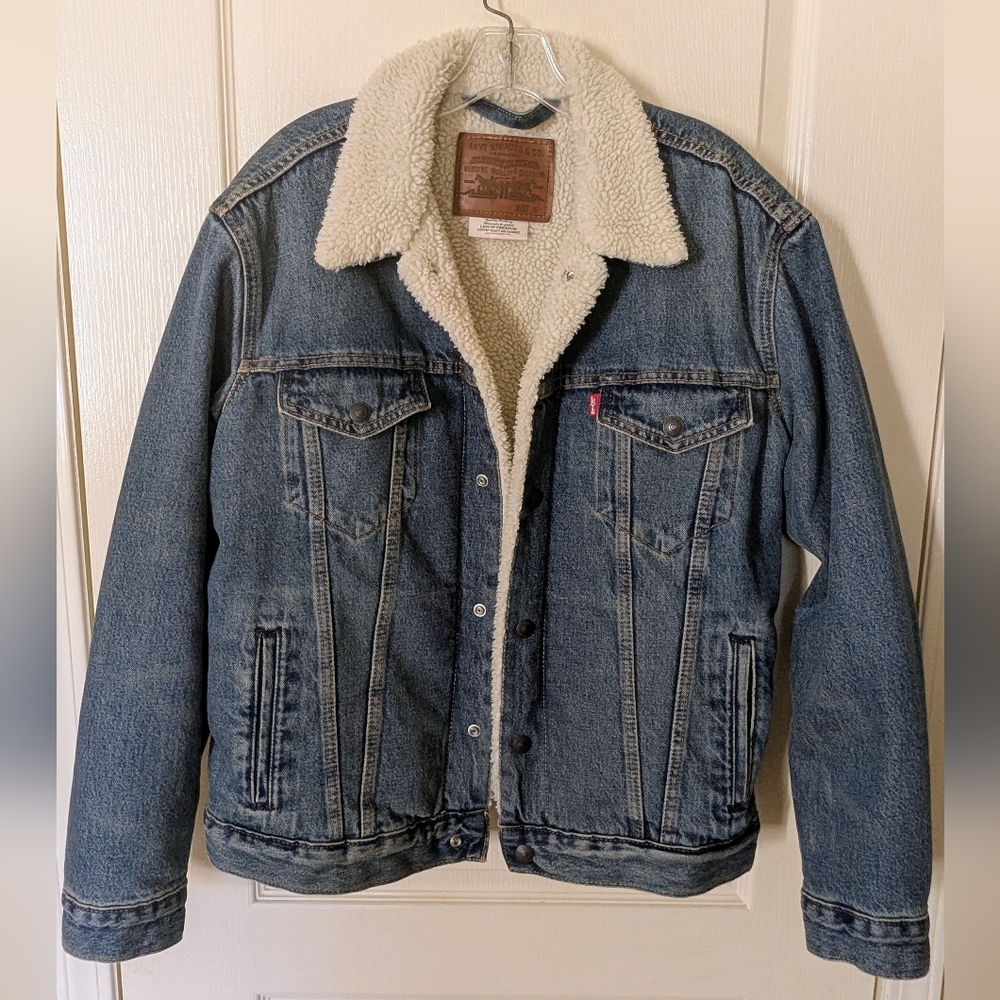 Levi's Classic Blue Denim Jacket with Sherpa Lining (M)